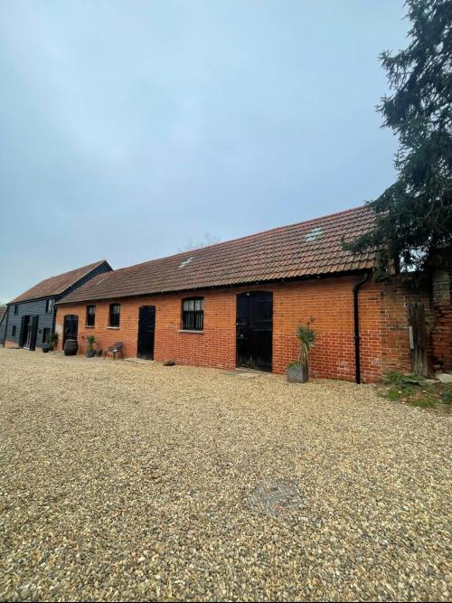 4 & 5 Woodhall Farmstead, Mill Green, Hatfield, AL9