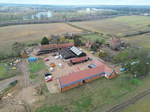 4 & 5 Woodhall Farmstead, Mill Green, Hatfield, AL9