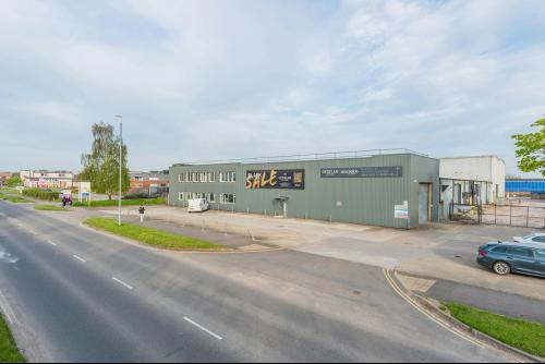Unit 1, Greenbridge Centre, Greenbridge Road, Swindon, SN3