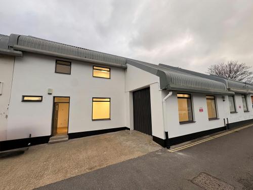 18, Brook Lane Business Centre, Brook Lane North, Brentford, TW8