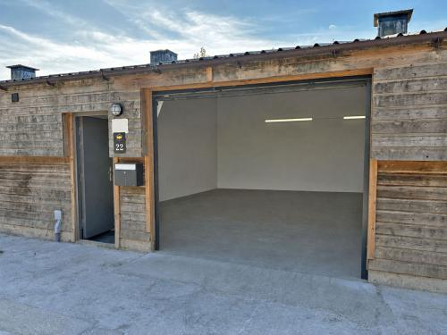Unit 22, Five Chimneys Business Park Curtains Hill, Hadlow Down, Uckfield, TN22