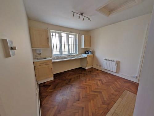 4 Bank Buildings, London Road, Crowborough, TN6