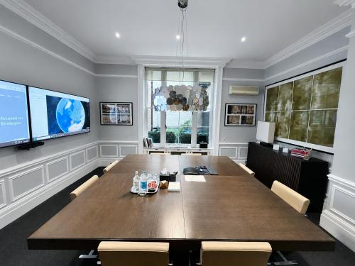 4 Hill Street, Mayfair, London, W1J