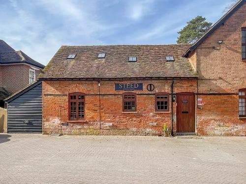 Honeys House, Taplins Farm Lane, Winchfield, RG27