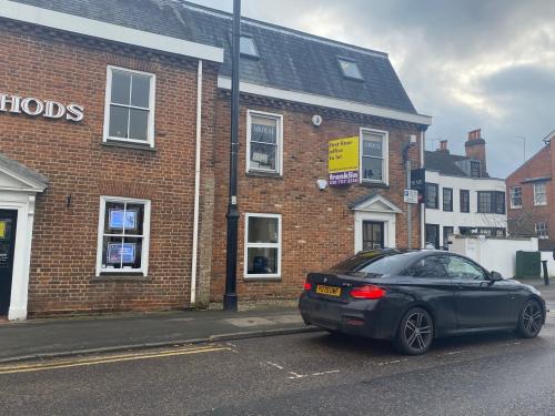 77a High Street, Esher, KT10