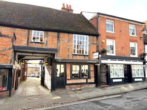 47b Broadgates, Market Place, Henley-on-Thames, RG9