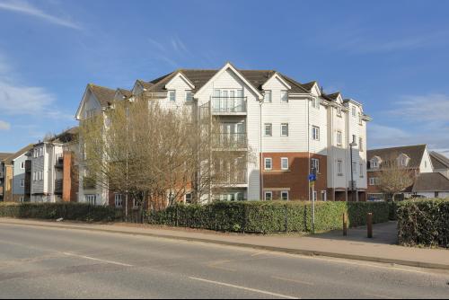 64 Ingram Close, Larkfield, Aylesford, ME20