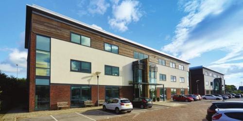 Unit 7 Airport West, Airport West, Harrogate Road, Yeadon, Leeds, LS19