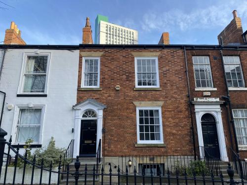 15 Queen Square, Leeds, LS2
