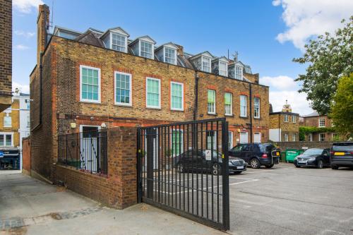 Fountain House, Hill Rise, Richmond, TW10