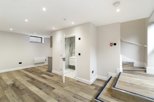 3 Plough Lane, Teddington, TW11