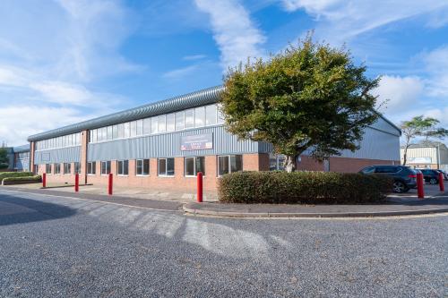 Unit B6, Dolphin Enterprise Centre, Evershed Way, Shoreham-By-Sea, BN43