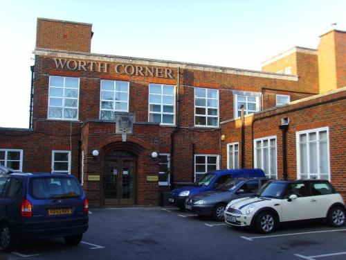 Worth Corner, Turners Hill Road, Three Bridges, RH10