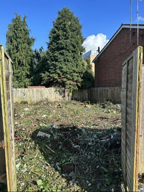 R/o 2, Eldon Avenue, Borehamwood, WD6