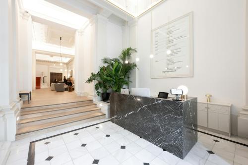 105 Piccadilly, Mayfair, London, W1J