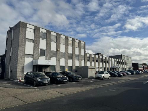 Unit 7 & 11, Pier Road, Feltham, TW14