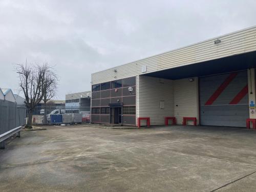 Unit 7, Perth Trading Estate, Slough, SL1