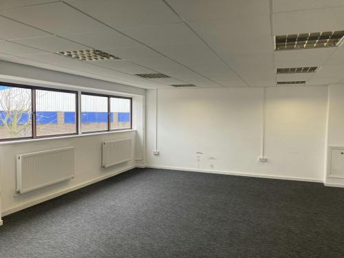 Unit 7, Perth Trading Estate, Slough, SL1