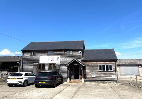The Old Dairy, Brooks Farm, Bath Road, Beenham, Reading, RG7