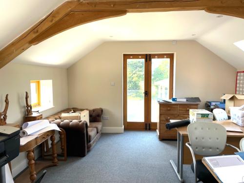 The Old Dairy, Brooks Farm, Bath Road, Beenham, Reading, RG7