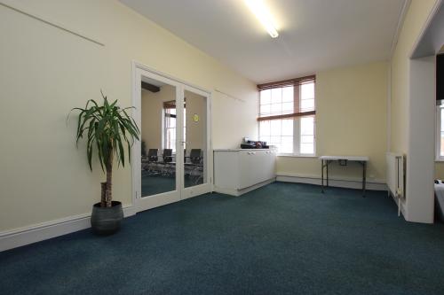28 Market Place, Grantham, NG31