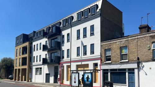 641 Kingston Road, Raynes Park, London, SW20