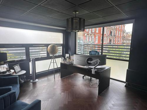 Unit 7, Addison Bridge Place, West Kensington, London, W14