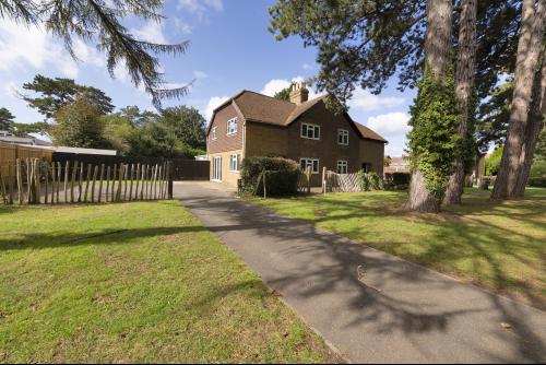Pine Cottage, 288 Queens Road, Maidstone, ME16