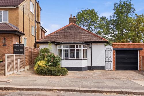 1, Park View Gardens, Hendon, London, NW4