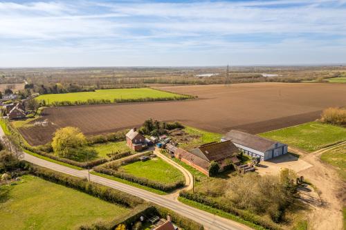 Lot 2 Top House Farm Including House Yard, Lincoln, LN6