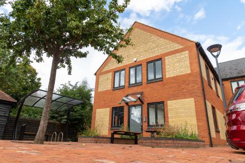 9 Warren Yard, Milton Keynes, MK12