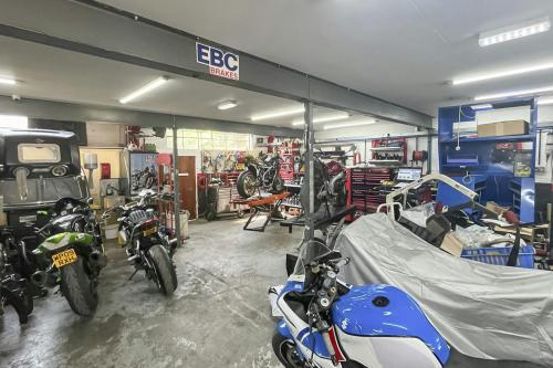 Unit 10, Johnson Way, Park Royal, London, NW10