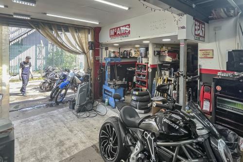 Unit 10, Johnson Way, Park Royal, London, NW10