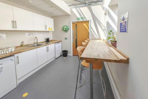 First Floor Offices, 40 Gorst Road, Park Royal, London, NW10