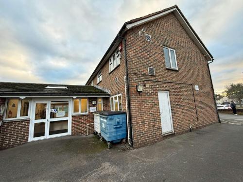 198-200 Dunsbury Way, Havant, PO9