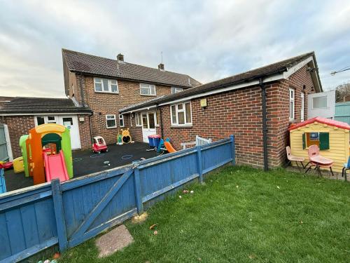 198-200 Dunsbury Way, Havant, PO9
