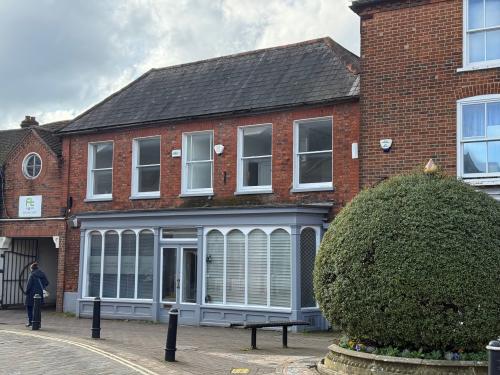 71 High Street, Burnham, Slough, SL1