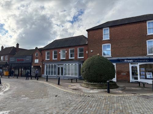 71 High Street, Burnham, Slough, SL1