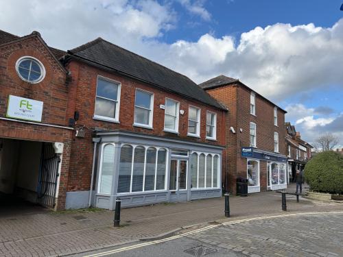 71 High Street, Burnham, Slough, SL1