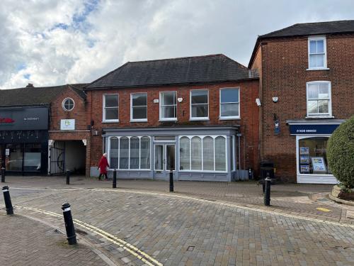 71 High Street, Burnham, Slough, SL1