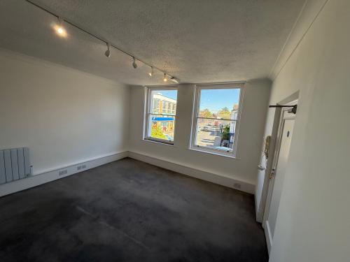 71 High Street, Burnham, Slough, SL1