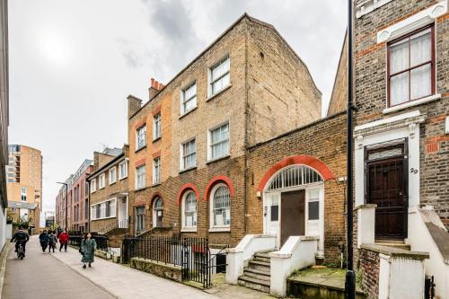 25-27 Hackney Grove, Hackney, London, E8