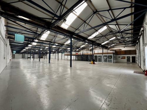 Unit 21, Sundon Industrial Estate, Dencora Way, Luton, LU3