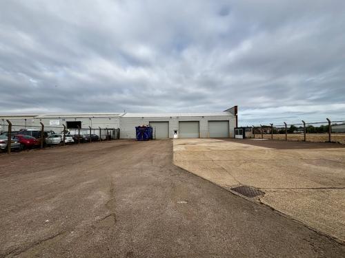Unit 21, Sundon Industrial Estate, Dencora Way, Luton, LU3