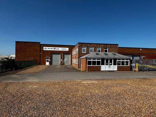 Unit 21, Sundon Industrial Estate, Dencora Way, Luton, LU3
