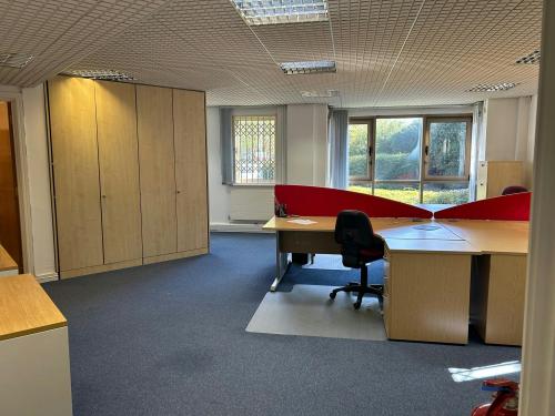 Unit 4, Wellington Business Park, Crowthorne, RG45