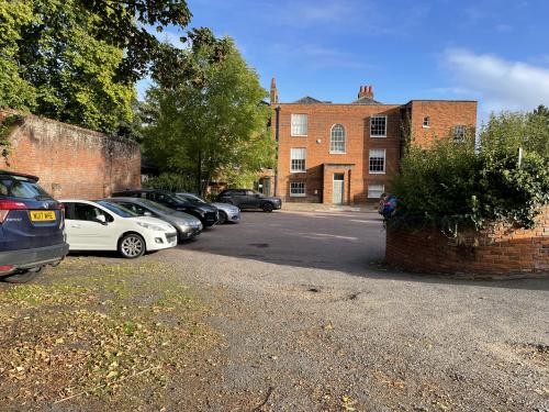 160 Bridge Road, Maidenhead, SL6