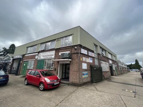 Unit 25A, Chiltern Trading Estate, Holmer Green, High Wycombe, HP15