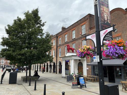 Red Lion House, 9-10 High Street, High Wycombe, HP11