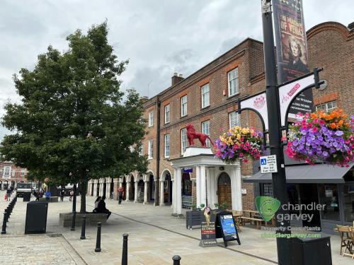 Red Lion House, 9-10 High Street, High Wycombe, HP11